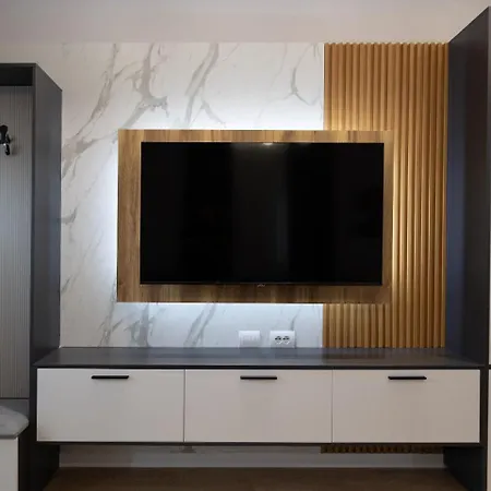 Royal * טיראנה