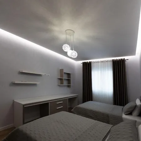 Royal * טיראנה