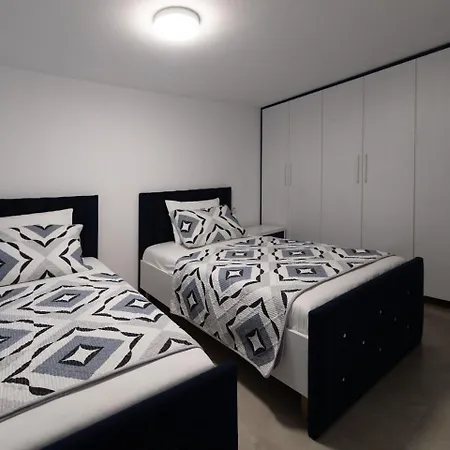 וילה Royal טיראנה